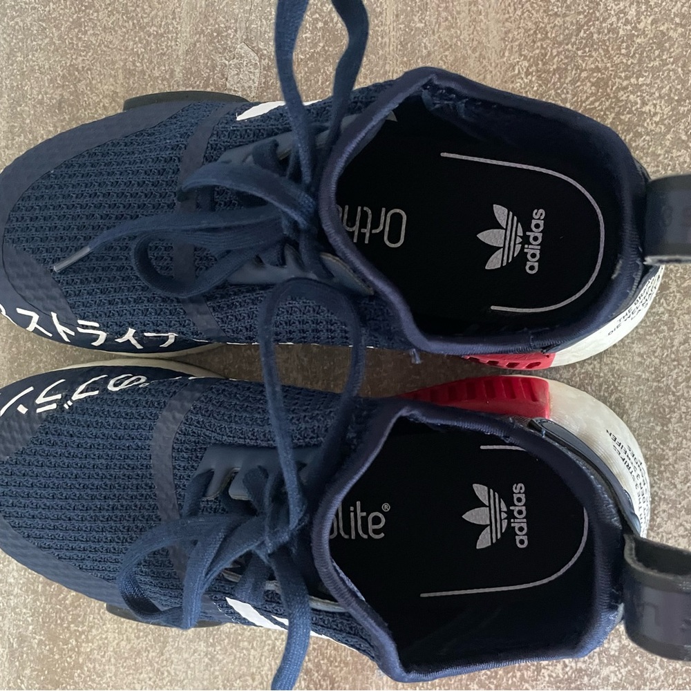 Adidas Boys size 1 NMD Sneakers - Picture 9 of 10